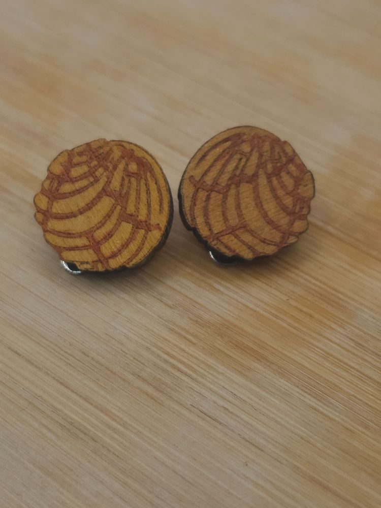 Concha clip ons 